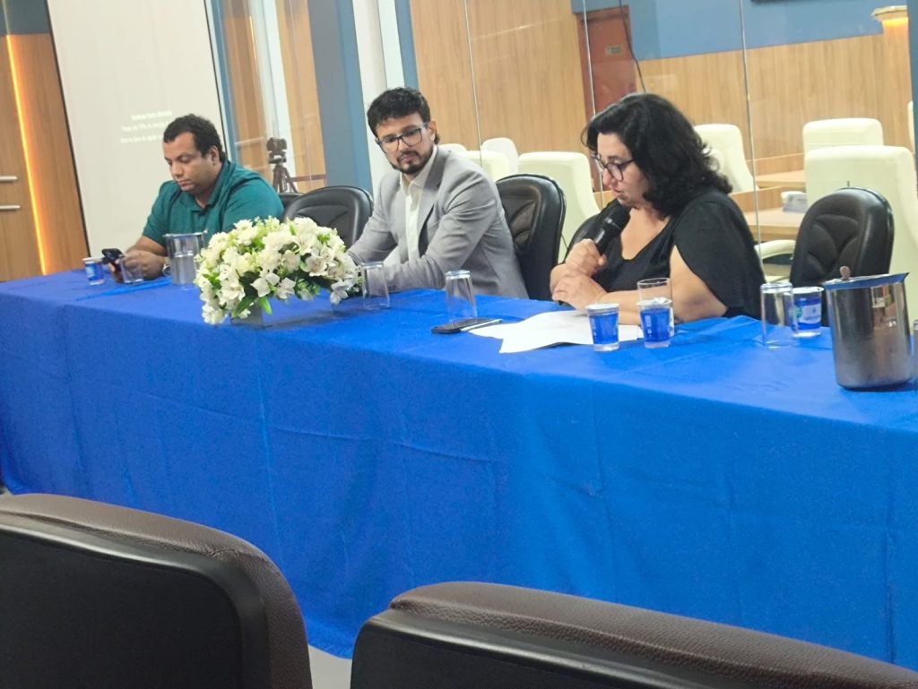 Professora Dra. Jocenaide, do Curso de História, presente na Mesa de Abertura